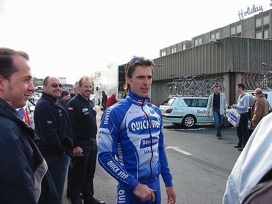 Dwars door Vlaanderen<br />24 maart 2004<br />Servais bij het hotel in Gent<br />Foto: Evert de Moor