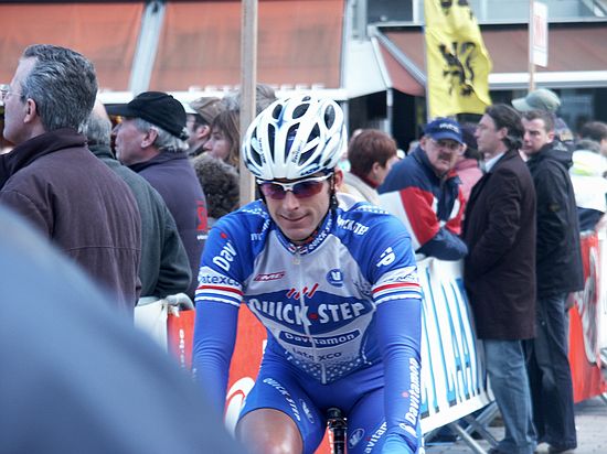 Dwars door Vlaanderen<br />24 maart 2004<br />Servais bij de start in Kortrijk<br />Foto: Kim Craeninckx