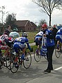 Dwars door Vlaanderen<br />24 maart 2004<br />Servais tijdens de bevoorrading<br />Foto: Dries Verhauwaert (www.johanmuseeuw.com)