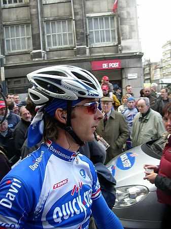 Dwars door Vlaanderen<br />24 maart 2004<br />Servais bij de start in Kortrijk<br />Foto: Dries Verhauwaert (www.johanmuseeuw.com)