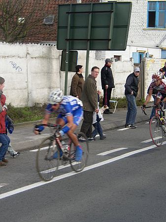 Dwars door Vlaanderen<br />24 maart 2004<br />Servais tijdens de plaatselijke voorlaatste plaatselijke ronde in Waregem<br />Foto: Dries Verhauwaert (www.johanmuseeuw.com)