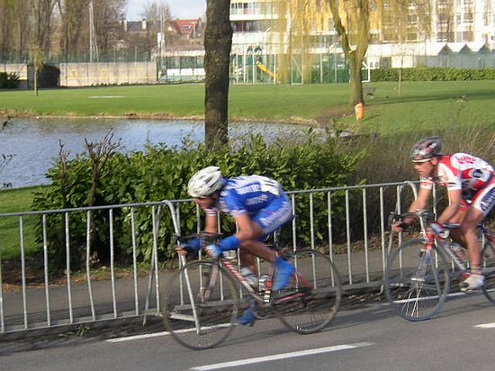 Dwars door Vlaanderen<br />24 maart 2004<br />Servais tijdens de laatste plaatselijke ronde in Waregem<br />Foto: Dries Verhauwaert (www.johanmuseeuw.com)