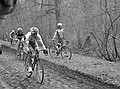 Parijs - Roubaix<br />11 april 2004<br />Servais met pech in het bos van Wallers <br /><br />FOTO: Michel Wortman