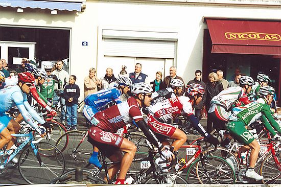 PARIJS - ROUBAIX<br />11 april 2004<br /><br />De start in Compigne<br /><br />FOTO: Daan Vermeulen