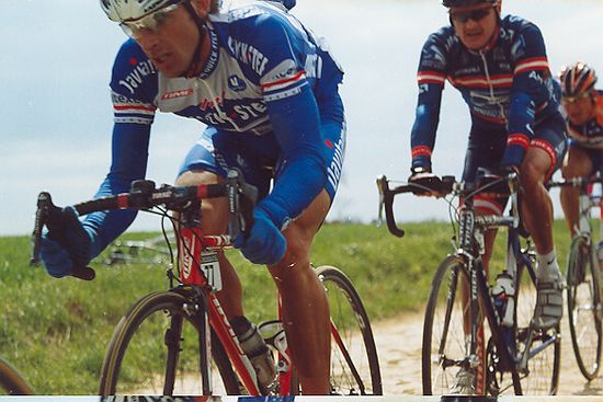 PARIJS - ROUBAIX<br />11 april 2004<br /><br />Servais op kasseistrook nummer 24<br /><br />FOTO: DaanVermeulen