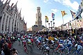 04-04-2004<br />Ronde van Vlaanderen<br />De start op de Markt in Brugge<br />Foto: Graham Watson
