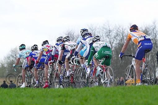 04-04-2004<br />Ronde van Vlaanderen<br />Servais in de achtervolgende kopgroep<br />Foto: L. Claessen - actiefotos.be