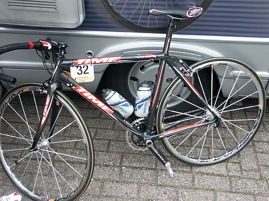 Ster Elektrotoer 2004<br />3e etappe Valkenburg - Valkenburg<br /><br />De nieuwe TOUR DE FRANCE fiets van Servais