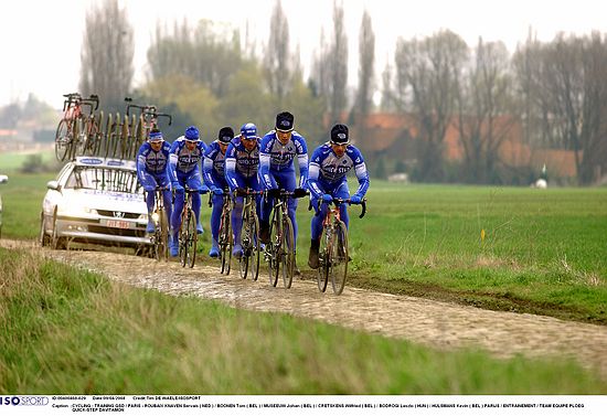 Verkenning parcours Parijs - Roubaix<br />9 april 2004<br /><br />Foto: Tim de Waele - ISO SPORT
