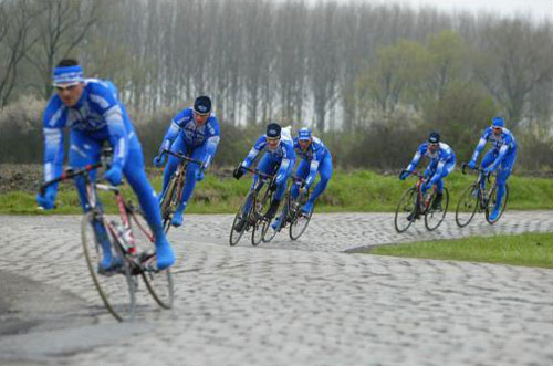 Verkenning parcours Parijs - Roubaix <br />9 april 2004<br />Foto: Photonews