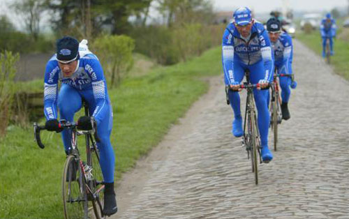 Verkenning parcours Parijs - Roubaix <br />9 april 2004<br />Foto: Photonews