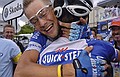 Tour de France - 10 juli 2004<br />6e etappe Bonneval - Angers <br />Servais feliciteert Tom met zijn eerste Touretappe