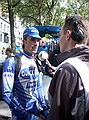 Tour de France<br />3 juli 2004<br />De Proloog - Luik<br /><br />Daarna is het de beurt aan Sebastiaan Timmerman van NOS Radio Tour de France.  En weer mag Servais zijn verhaal doen.