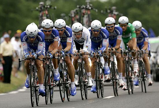 Tour de France<br />dinsdag 5 juli 2005<br />4e etappe: Ploegentijdrit<br /><br />Foto: Cor Vos