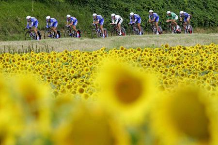 Tour de France<br />dinsdag 5 juli 2005<br />4e etappe: Ploegentijdrit<br /><br />Foto: Tim De Waele