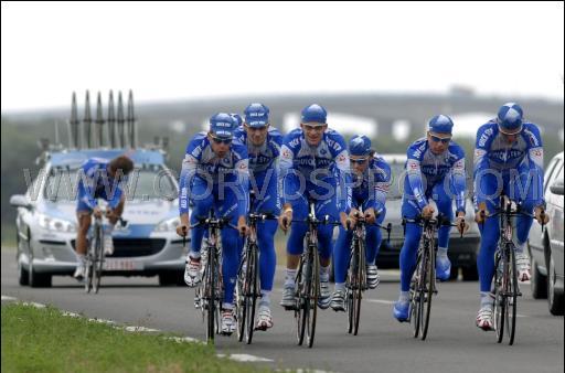 Tour de France<br />vrijdag 1 juli 2005<br />De Quick-Step ploeg tijdens de verkenning van het parcours van de proloog