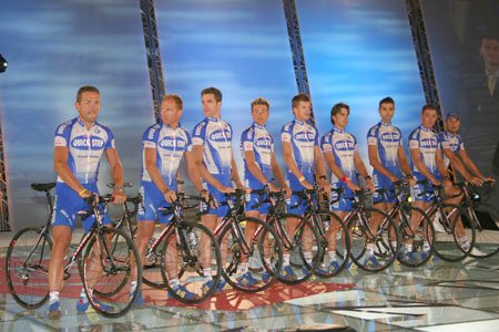 Tour de France<br />vrijdag 1 juli 2005<br />Ploegenvoorstelling<br /><br />Foto: Le Tour Foto Side