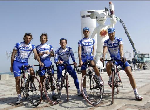 Ronde van Qatar<br />maandag 31 januari 2005<br />1e etappe: Al Khor Corniche - Doha Hyatt Plaza<br />Davide, Servais, Stefano, Kevin en Tom<br /><br />FOTO: CORVOS