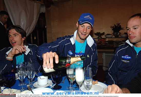 Cycling : Tour Qatar 2006 / GP DohaKNAVEN Servais ( Ned ) / Tom BOONEN ( Bel ) / VAN IMPE Kevin ( Bel ) / ChampagneDoha Corniche - Doha Corniche ( 108 km )International Doha Grand Prix