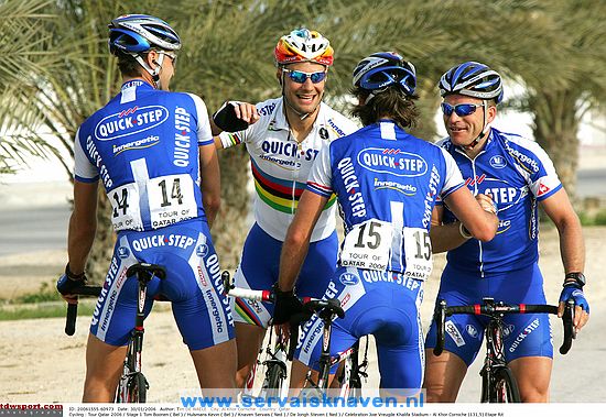 Cycling : Tour Qatar 2006 / Stage 1Tom BOONEN ( Bel ) / HULSMANS Kevin ( Bel ) / KNAVEN Servais ( Ned ) / DE JONGH Steven ( Ned ) / Celebration Joie VreugdeKhalifa Stadium - Al Khor Corniche (131,5)Etape Rit